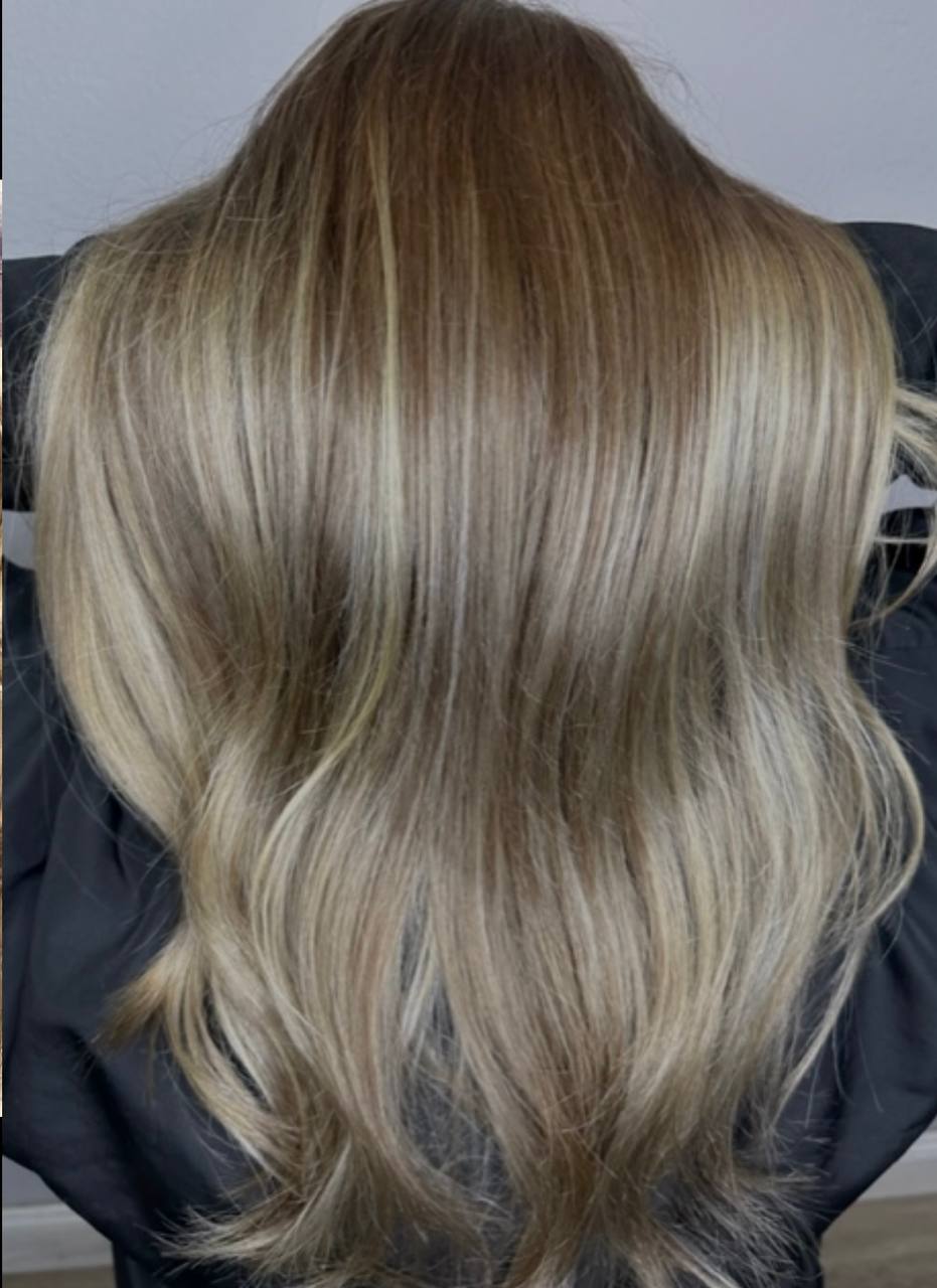 Blonde balayage waves by Ivy Pham